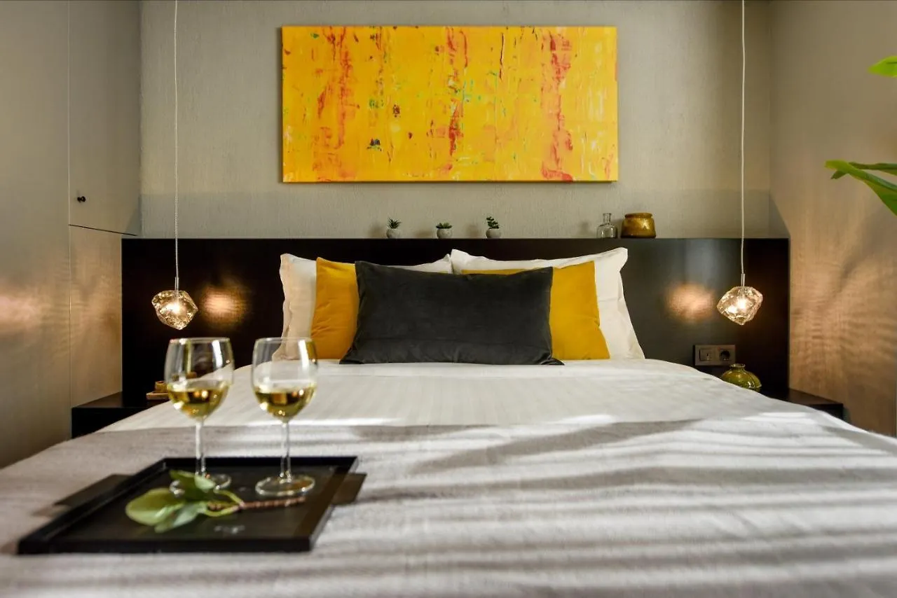 Luxury Apartment Near Radisson Hotel - Wall Projector & Modern Design Bucharest