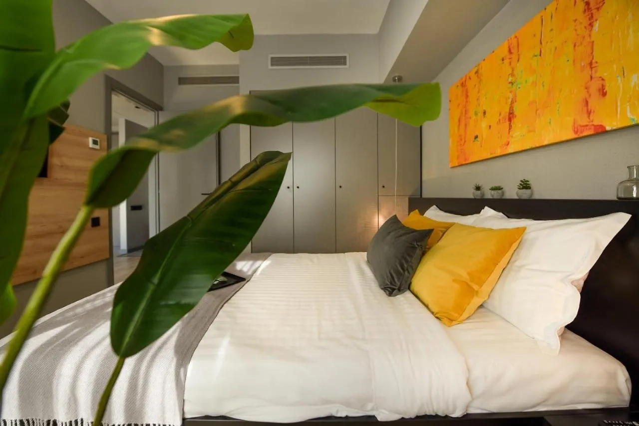 Luxury Apartment Near Radisson Hotel - Wall Projector & Modern Design Bucharest