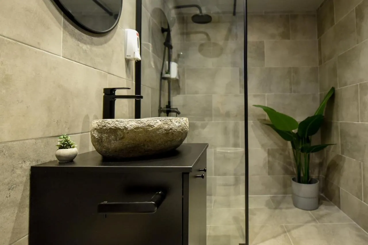 Luxury Apartment Near Radisson Hotel - Wall Projector & Modern Design Bucharest