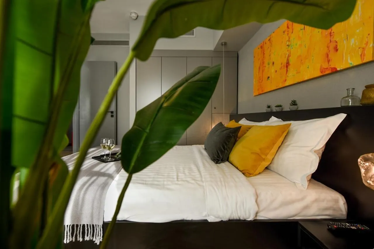 Luxury Apartment Near Radisson Hotel - Wall Projector & Modern Design Bucharest