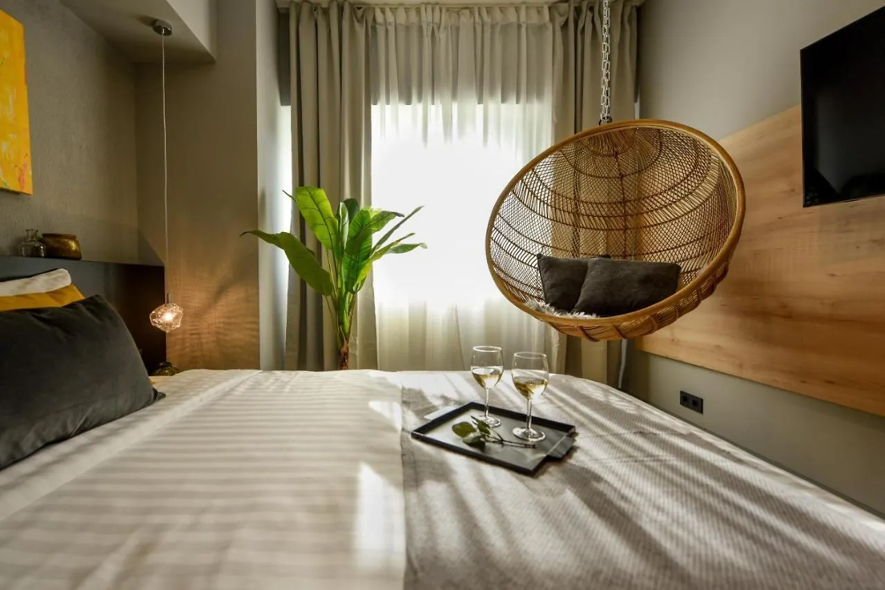 Luxury Apartment Near Radisson Hotel - Wall Projector & Modern Design Bucharest