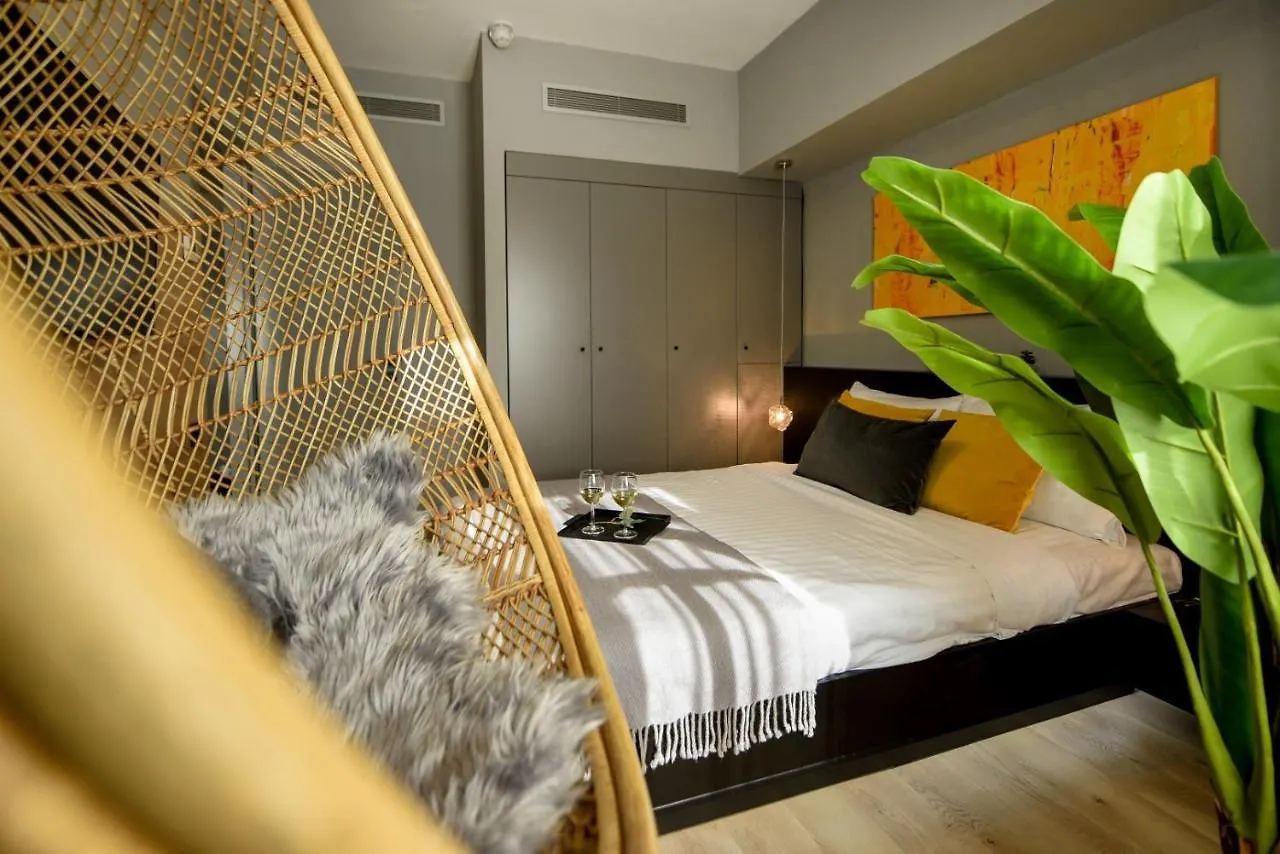 Luxury Apartment Near Radisson Hotel - Wall Projector & Modern Design Bucharest